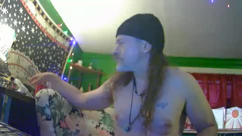 Snapshot of hippiedad333 chatting on 05-13-26, 11:22 hippiedad333 online show from 05-13-26, 11:22