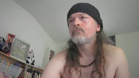 Snapshot of hippiedad333 chatting on 05-17-26, 04:58 hippiedad333 online show from 05-17-26, 04:58
