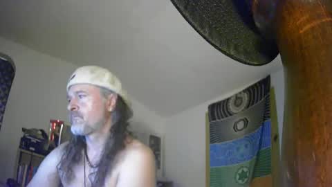 Snapshot of hippiedad333 chatting on 05-19-26, 04:30 hippiedad333 online show from 05-19-26, 04:30