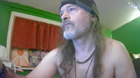 Snapshot of hippiedad333 chatting on 05-28-26, 06:21 hippiedad333 online show from 05-28-26, 06:21
