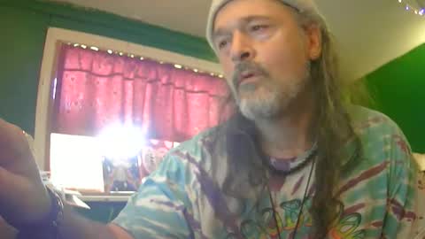 Snapshot of hippiedad333 chatting on 05-28-26, 10:18 hippiedad333 online show from 05-28-26, 10:18