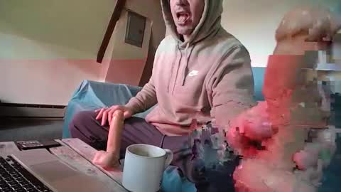 Snapshot of hippiezen chatting on 01-24-25, 06:14 Hippie Jijm online show from 01-24-25, 06:14