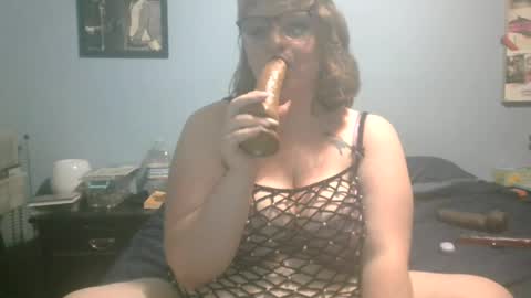 Snapshot of hippybambi chatting on 07-06-26, 12:29 Hippy online show from 07-06-26, 12:29
