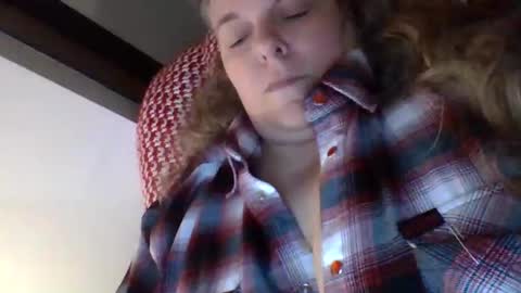Snapshot of hippysnewhere chatting on 04-26-26, 12:52 hippysnewhere online show from 04-26-26, 12:52