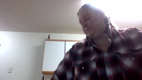 Snapshot of hippysnewhere chatting on 05-17-26, 03:52 hippysnewhere online show from 05-17-26, 03:52