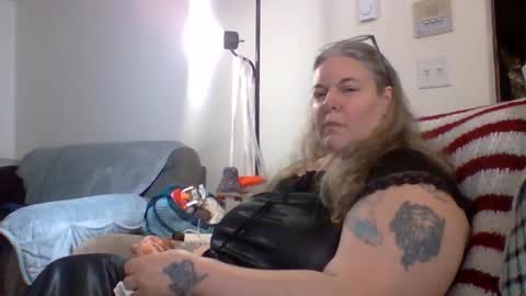 Snapshot of hippysnewhere chatting on 05-18-26, 08:42 hippysnewhere online show from 05-18-26, 08:42