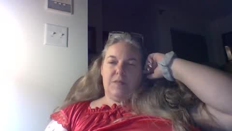 Snapshot of hippysnewhere chatting on 05-19-26, 09:26 hippysnewhere online show from 05-19-26, 09:26