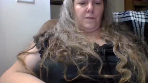 Snapshot of hippysnewhere chatting on 05-28-26, 10:34 hippysnewhere online show from 05-28-26, 10:34