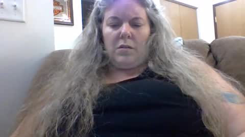 Snapshot of hippysnewhere chatting on 06-05-26, 03:35 hippysnewhere online show from 06-05-26, 03:35