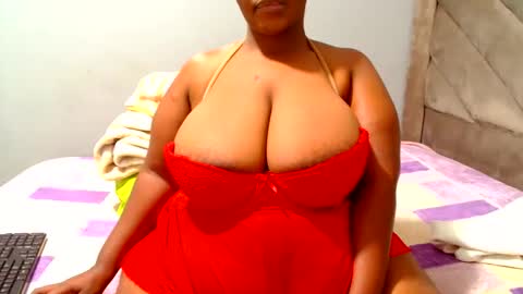 Snapshot of hips2sexy chatting on 05-08-26, 04:18 hips2sexy online show from 05-08-26, 04:18
