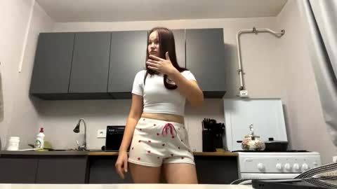 Snapshot of hirokobab chatting on 10-18-25, 02:18 Viola online show from 10-18-25, 02:18