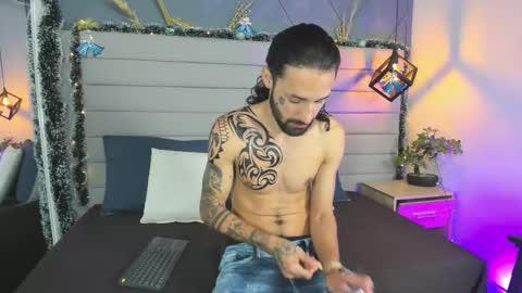 Hisoka online show from 12-21-25, 12:23