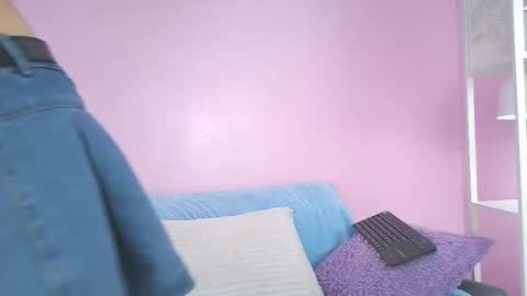 hiyakasudere_ online show from 11-18-25, 06:45