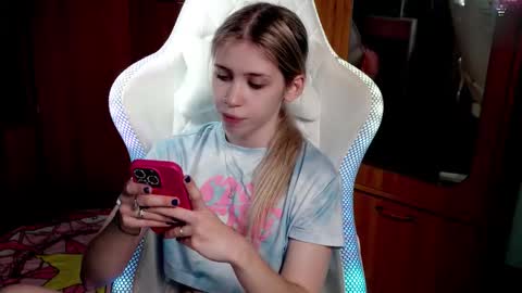 Holly online show from 11-01-25, 06:21