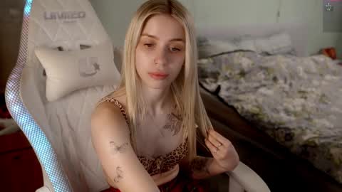 Holly online show from 04-07-26, 06:52