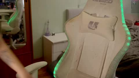 Holly online show from 04-16-26, 07:14