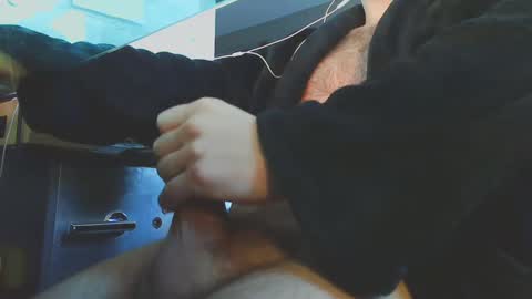 Hairy Hockey Player 92 online show from 02-19-25, 11:49