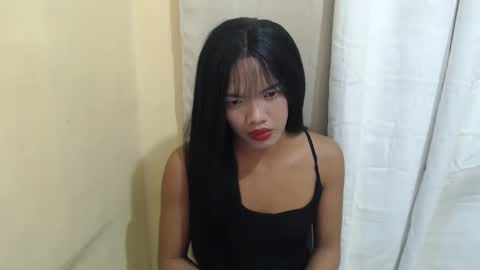 Snapshot of hoelyguine chatting on 01-16-26, 03:05 Guinevere3 online show from 01-16-26, 03:05