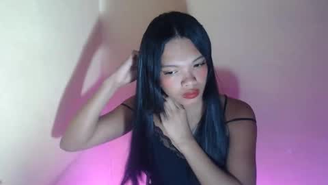 Snapshot of hoelyguine chatting on 03-13-26, 11:50 Guinevere3 online show from 03-13-26, 11:50