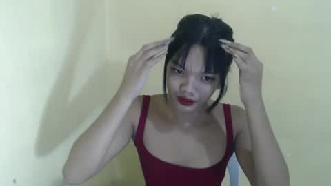 Snapshot of hoelyguine chatting on 03-15-26, 09:59 Guinevere3 online show from 03-15-26, 09:59