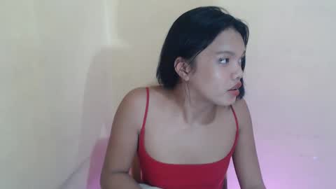 Snapshot of hoelyguine chatting on 03-18-26, 03:26 Guinevere3 online show from 03-18-26, 03:26