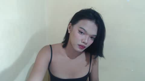 Snapshot of hoelyguine chatting on 03-19-26, 05:11 Guinevere3 online show from 03-19-26, 05:11