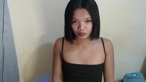 Snapshot of hoelyguine chatting on 04-03-26, 04:43 Guinevere3 online show from 04-03-26, 04:43