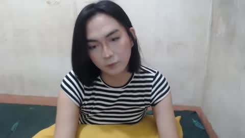 Snapshot of hoelykim chatting on 05-01-26, 05:39 Kim3 online show from 05-01-26, 05:39