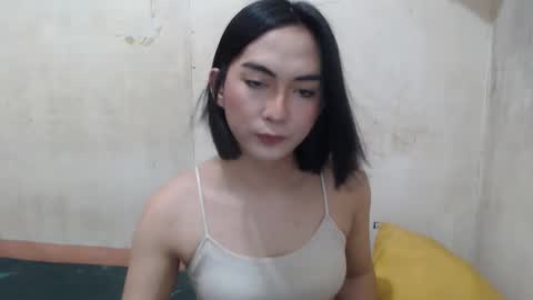 Snapshot of hoelykim chatting on 05-09-26, 12:21 Kim3 online show from 05-09-26, 12:21