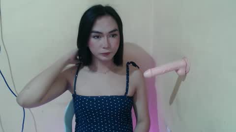 Snapshot of hoelykim chatting on 05-15-26, 11:39 Kim3 online show from 05-15-26, 11:39