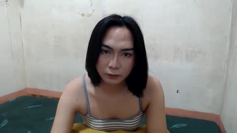 Snapshot of hoelykim chatting on 05-24-26, 06:24 Kim3 online show from 05-24-26, 06:24