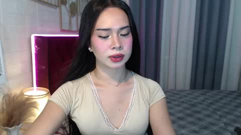 Snapshot of hoelymolly chatting on 04-21-26, 12:01 hoelymolly online show from 04-21-26, 12:01