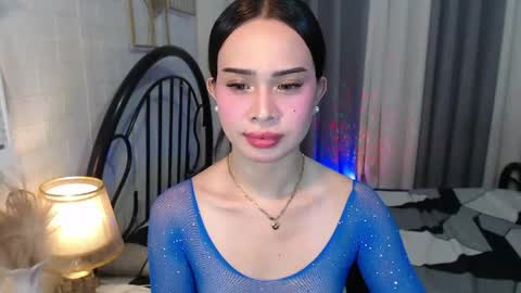 Snapshot of hoelymolly chatting on 05-15-26, 10:50 hoelymolly online show from 05-15-26, 10:50