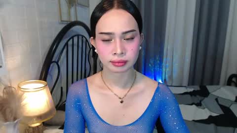 Snapshot of hoelymolly chatting on 05-15-26, 11:12 hoelymolly online show from 05-15-26, 11:12