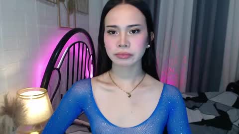 Snapshot of hoelymolly chatting on 05-27-26, 01:57 hoelymolly online show from 05-27-26, 01:57