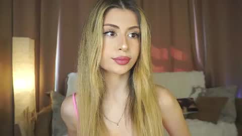 Snapshot of holayoula chatting on 06-11-26, 08:01 Moni Monica online show from 06-11-26, 08:01