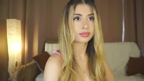 Snapshot of holayoula chatting on 06-28-26, 08:42 Moni Monica online show from 06-28-26, 08:42