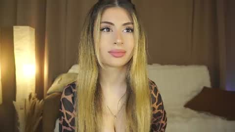 Snapshot of holayoula chatting on 07-05-26, 08:10 Moni Monica online show from 07-05-26, 08:10