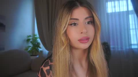 Snapshot of holayoula chatting on 07-23-26, 08:12 Moni Monica online show from 07-23-26, 08:12
