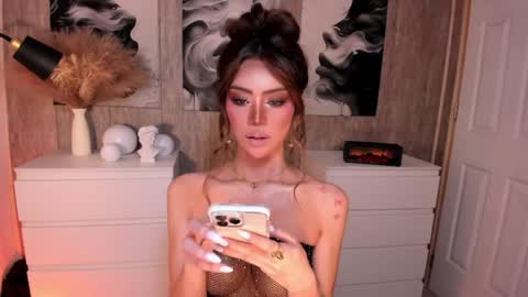 Snapshot of holee_laura chatting on 05-14-26, 02:02 Ms. Laura online show from 05-14-26, 02:02