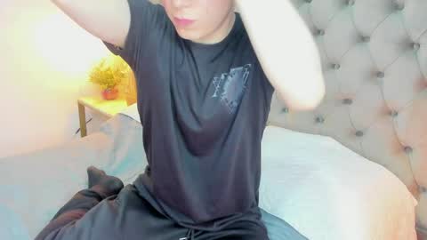 Snapshot of hollannd_ chatting on 05-26-26, 12:45 Holland online show from 05-26-26, 12:45