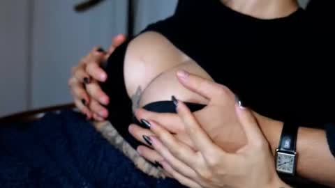 Hollie and Charlie online show from 11-25-25, 08:09