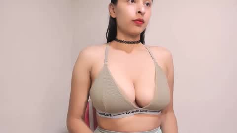 Snapshot of holly0550 chatting on 05-15-26, 04:47 holly... online show from 05-15-26, 04:47