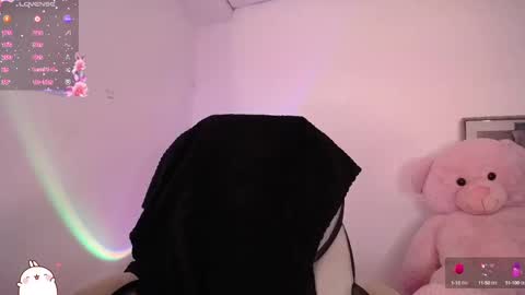 holly_16 online show from 09-12-25, 10:21