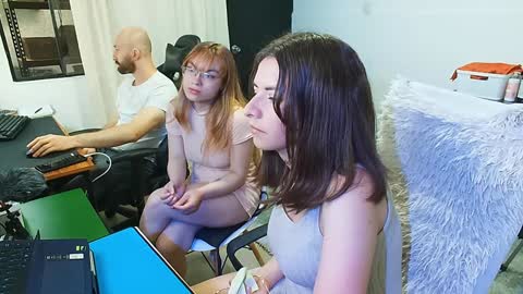 Snapshot of holly_and_honey_69 chatting on 12-17-24, 08:54 Holly and Honey online show from 12-17-24, 08:54