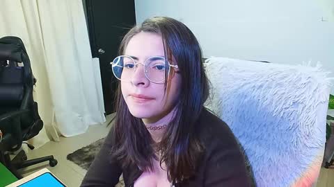 Snapshot of holly_and_honey_69 chatting on 02-05-25, 10:01 Holly and Honey online show from 02-05-25, 10:01