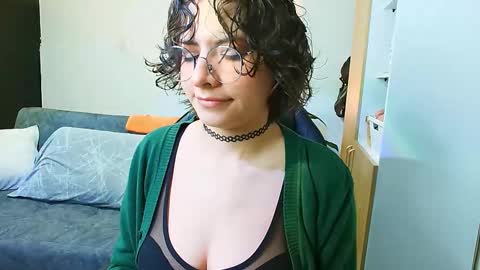 Snapshot of holly_and_honey_69 chatting on 09-19-25, 09:15 Holly and Honey online show from 09-19-25, 09:15