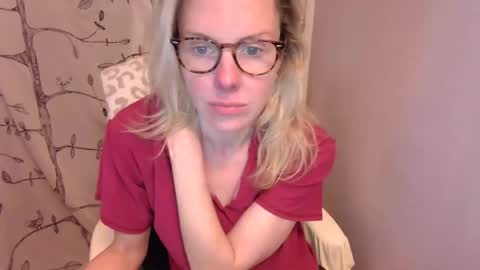 Snapshot of holly_bourbon chatting on 04-28-26, 01:26 holly_bourbon online show from 04-28-26, 01:26