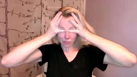 Snapshot of holly_bourbon chatting on 06-10-26, 02:23 holly_bourbon online show from 06-10-26, 02:23