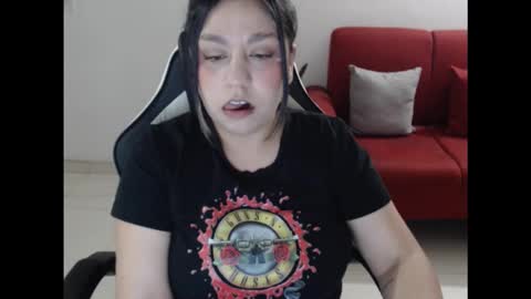 Snapshot of holly_itzel chatting on 06-07-26, 08:40 Itzel online show from 06-07-26, 08:40